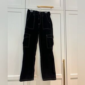 Urban outfitters black skate pants with many pockets and elastic waist